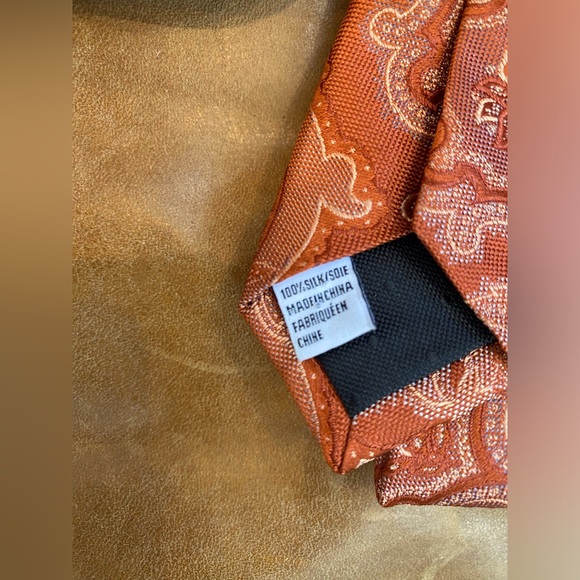 Calibrate 100% Silk Orange Patterned Tie - Picture 2 of 5